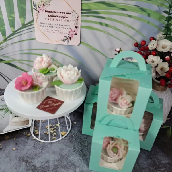 Đặt ngay Set Cupcake rau câu Noel độc lạ với tạo hình 3D tinh xảo. Món quà Giáng sinh thanh mát, ít ngọt, thiết kế riêng biệt chỉ có tại Duấn Nguyễn Cakes.