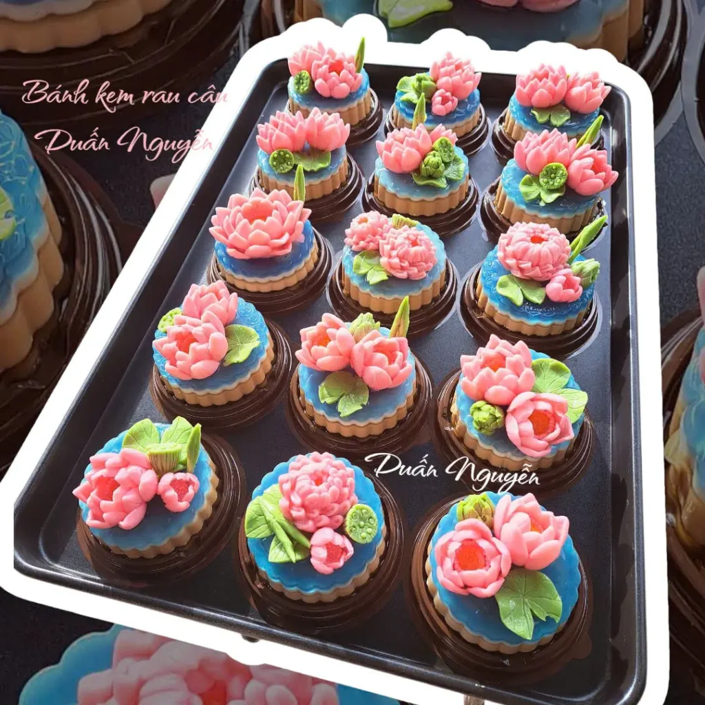 Khám phá mẫu rau câu sen đá kết hợp hoa hồng vàng độc đáo. Set cupcake nghệ thuật tinh xảo, màu sắc tự nhiên, thích hợp làm quà tặng đối tác, bạn bè.